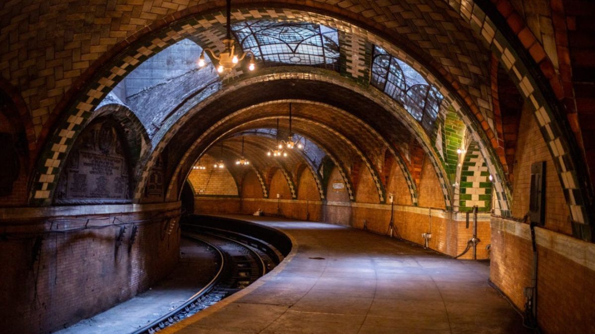 Old City Hall Subway Station