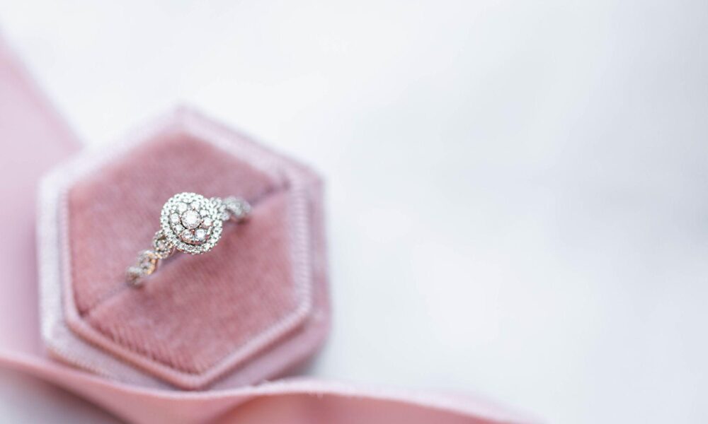 Vintage vs. Modern Engagement Rings: Which is Right for You?